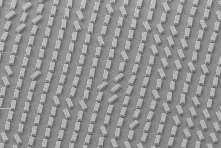 Meta Atoms Varying Orientations Chiral Metasurface